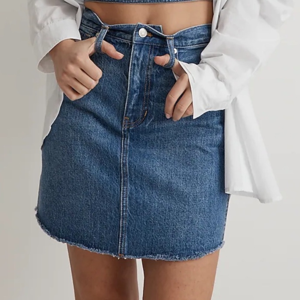 MADEWELL Ridge Denim A-Line Dolphin-Hem Mini Skirt in medium dark Wash SIZE 33 - Picture 2 of 16